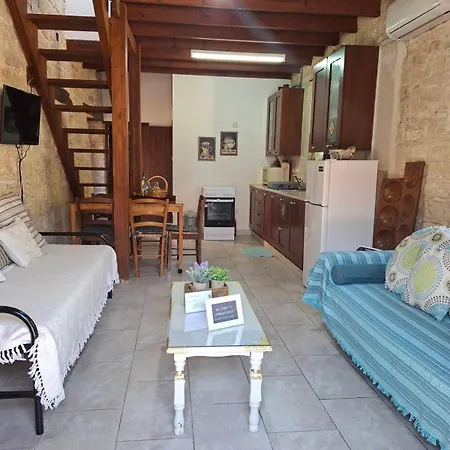 Symela's Nest Case de vacanță Anoyira