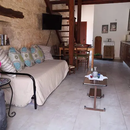 Symela's Nest * Anoyira