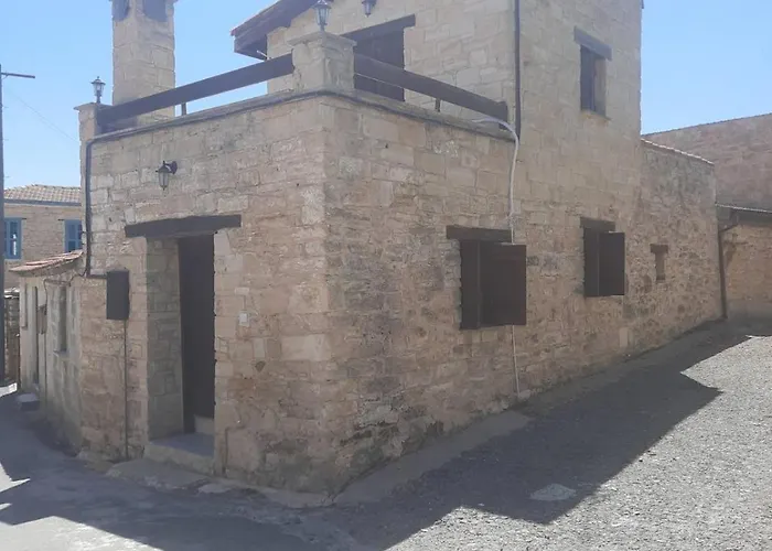 Symela's Nest Casa de Férias Anoyira