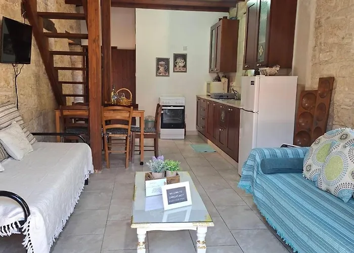 Symela's Nest Casa de Férias Anoyira